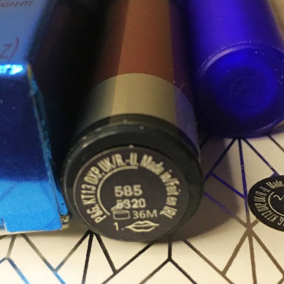 COVERGIRL Outlast All-Day Lip Color w/Moisturizing Topcoat  💋  RETIRED COLOR!! - Picture 7 of 10